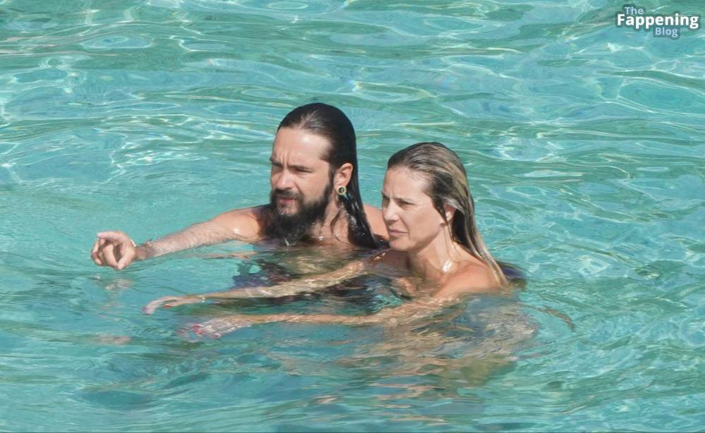 Heidi Klum Enjoys a Blissful Beach Getaway in St. Barts with Her Boyfriend (66 Nude Photos) - #24