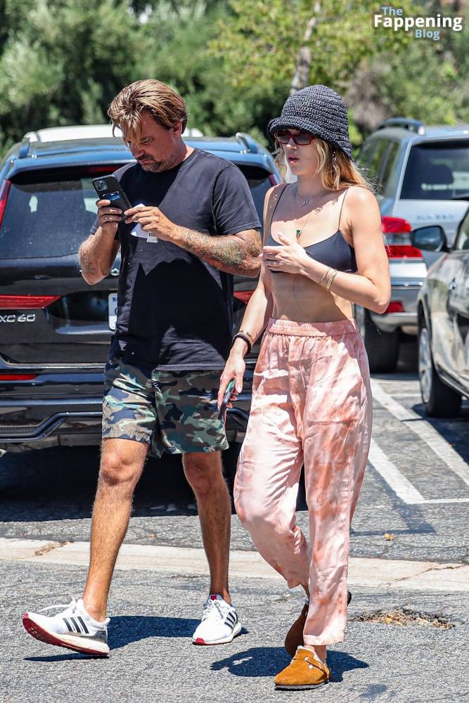 Julia Stambler Steps Out For Smoothies with Sean Stewart in LA (39 Photos) - #25