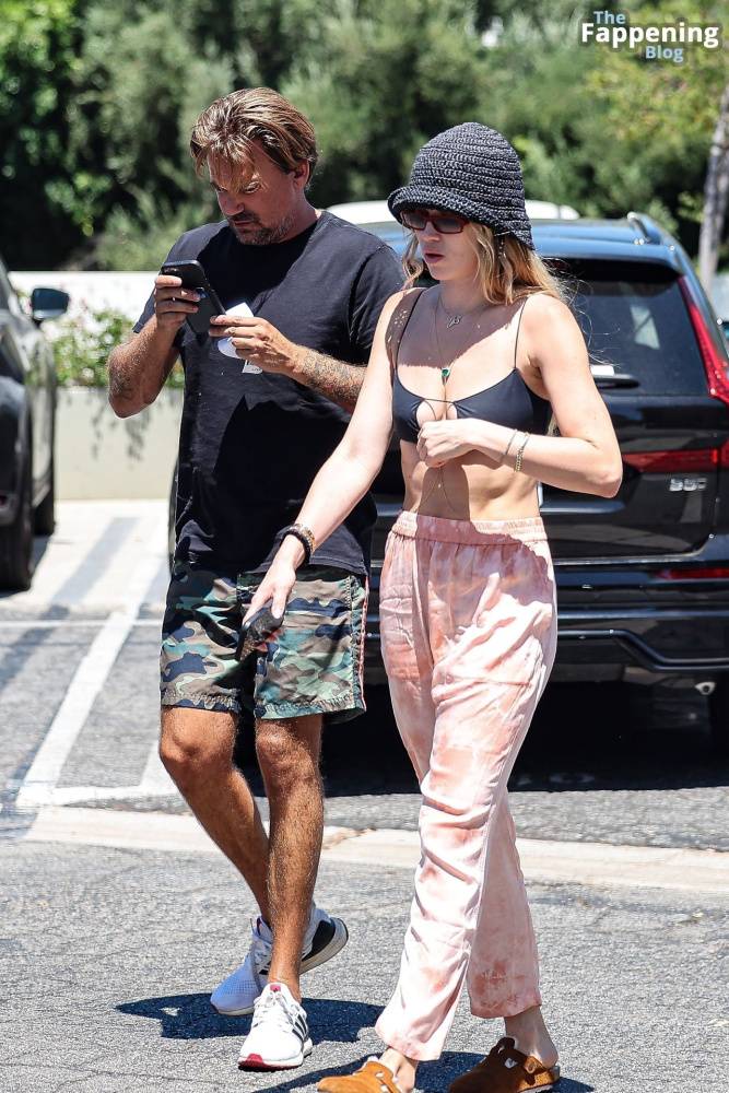 Julia Stambler Steps Out For Smoothies with Sean Stewart in LA (39 Photos) - #28