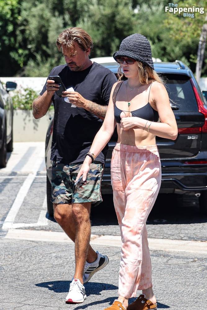 Julia Stambler Steps Out For Smoothies with Sean Stewart in LA (39 Photos) - #4