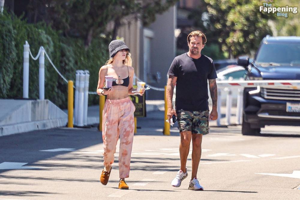 Julia Stambler Steps Out For Smoothies with Sean Stewart in LA (39 Photos) - #14