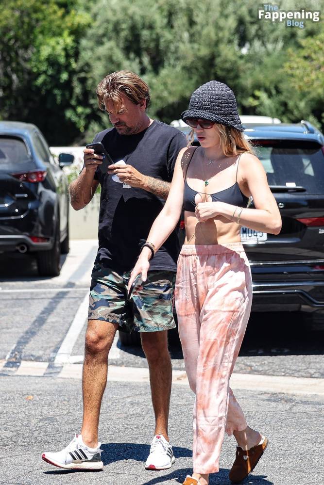 Julia Stambler Steps Out For Smoothies with Sean Stewart in LA (39 Photos) - #30