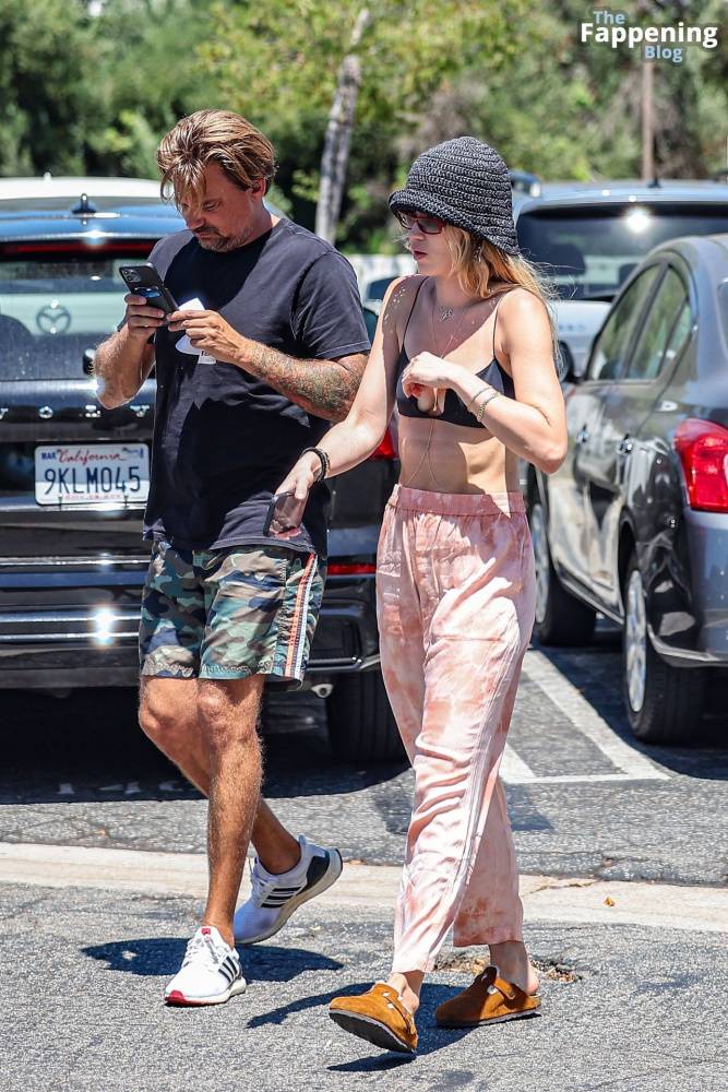 Julia Stambler Steps Out For Smoothies with Sean Stewart in LA (39 Photos) - #23