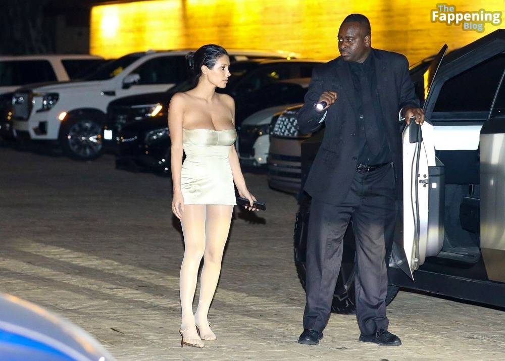 Bianca Censori Dines With Family and Kanye West’s Children at Nobu Malibu (67 Photos) - #1