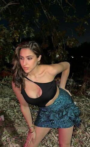 Sara Ali Khan / saraalikhan95 Nude Leaks - Fapello - #8