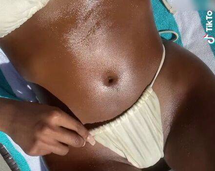 Alicia Awa / Aliciaawa Leaked Nude OnlyFans - #4