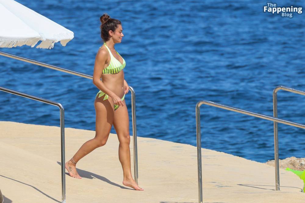 Lara Alvarez Shows Off Her Sexy Bikini Body in Palma de Mallorca (15 Photos) - #7