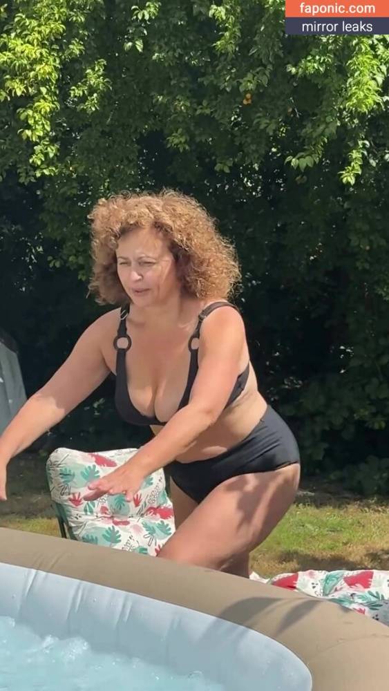 Nadia Sawalha aka nadiasawalha Nude Leaks - #1