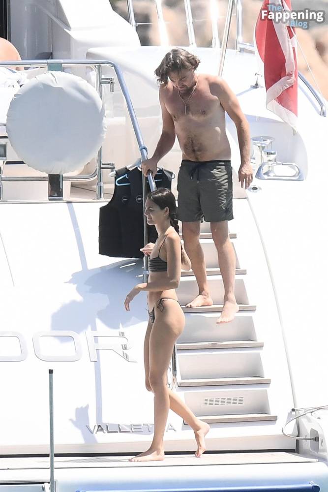 Vittoria Ceretti & Leonardo Di Caprio Soak Up the Sun in Sardinia (133 Photos) - #30