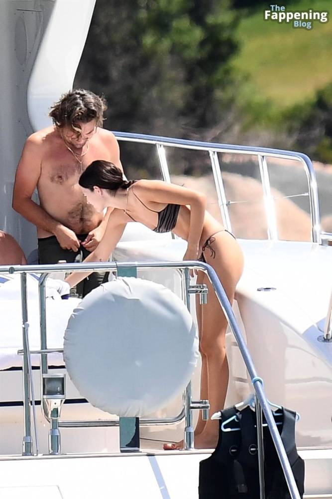 Vittoria Ceretti & Leonardo Di Caprio Soak Up the Sun in Sardinia (133 Photos) - #16