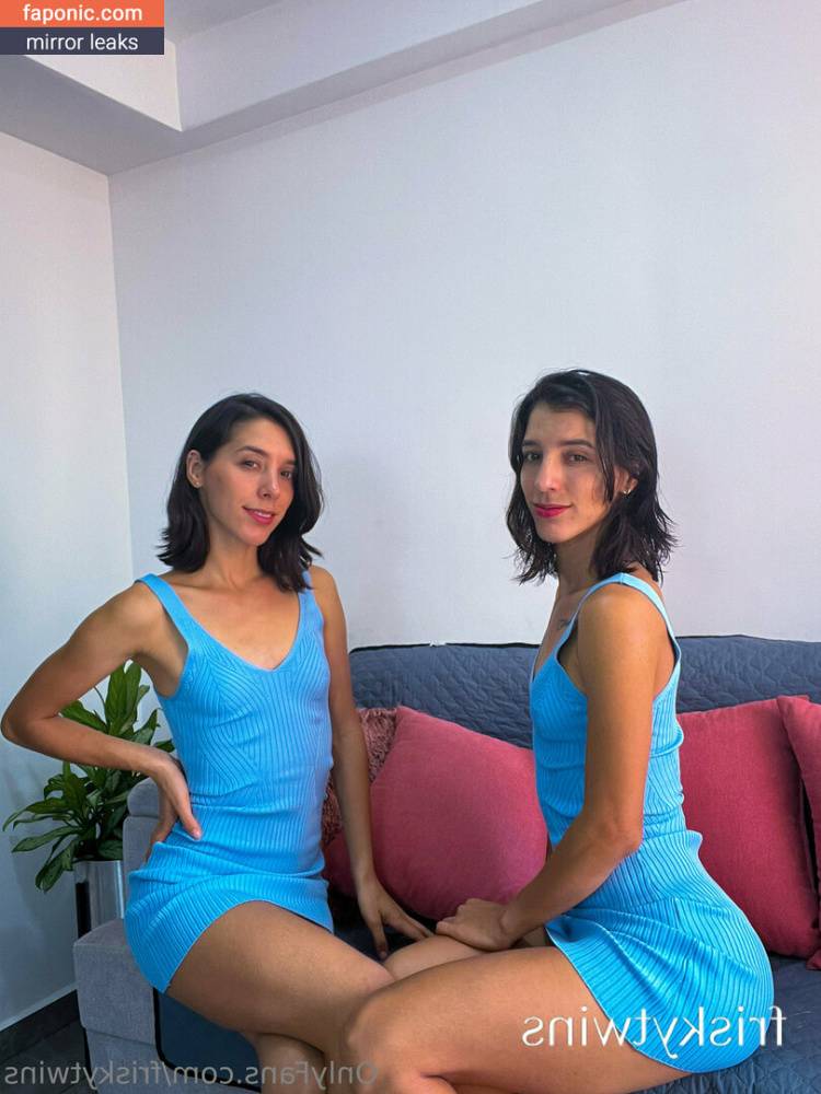 Frisky Twins aka FriskyAna aka FriskyIsa aka friskytwins aka friskytwinss Nude Leaks OnlyFans - #19