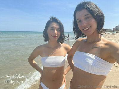 Frisky Twins / FriskyAna / FriskyIsa / frisky_ana / friskytwins Nude Leaks - #28