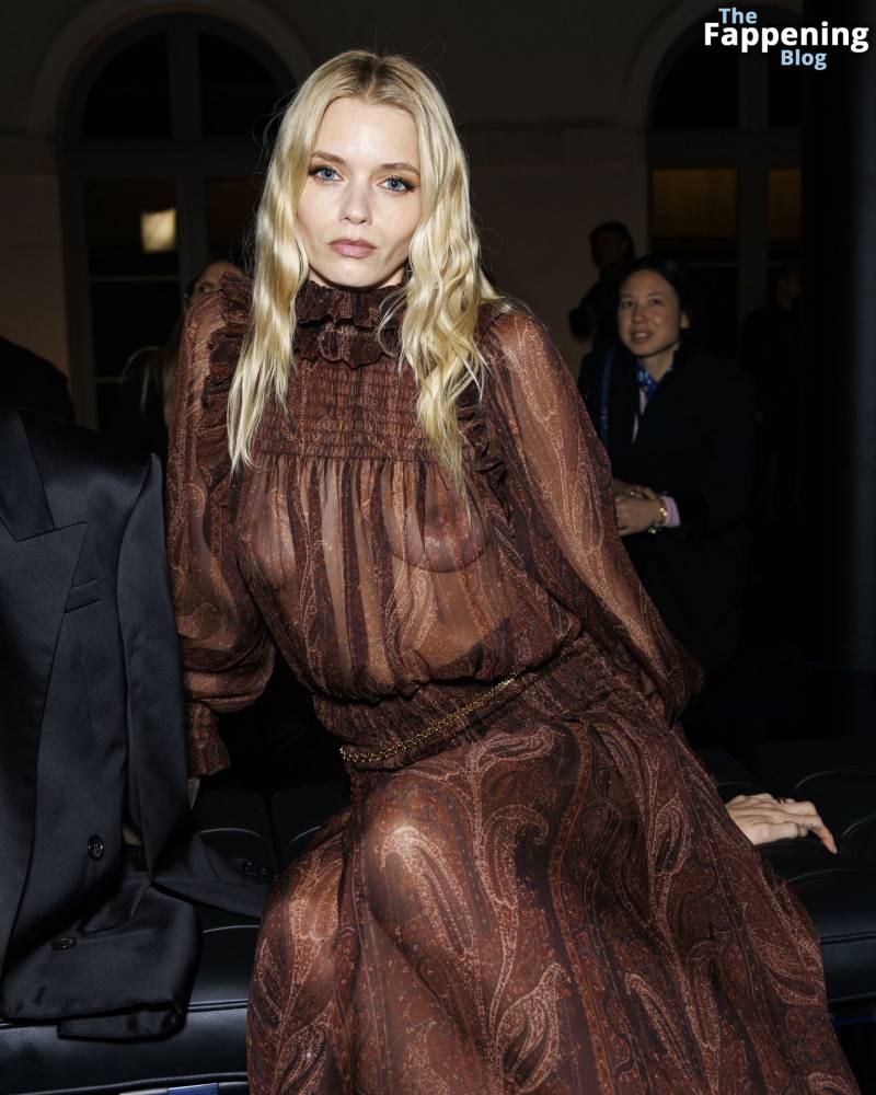 Abbey Lee Kershaw Displays Her Nude Tits at the Saint Laurent Show in Paris (35 Photos) - #13