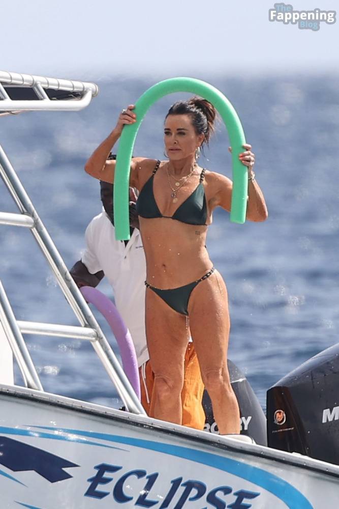 Kyle Richards, Erika Jayne & Dorit Kemsley Enjoy Their Ocean Swim in St Lucia (92 Photos) - #main