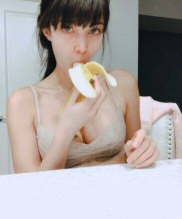 Cincinbear Banana Blowjob Onlyfans photo Leaked on modeladdicts.com