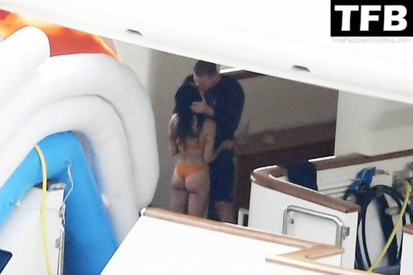 Zoe Kravitz & Channing Tatum Pack on the PDA While on a Romantic Holiday on a Mega Yacht in Italy - Italy on modeladdicts.com