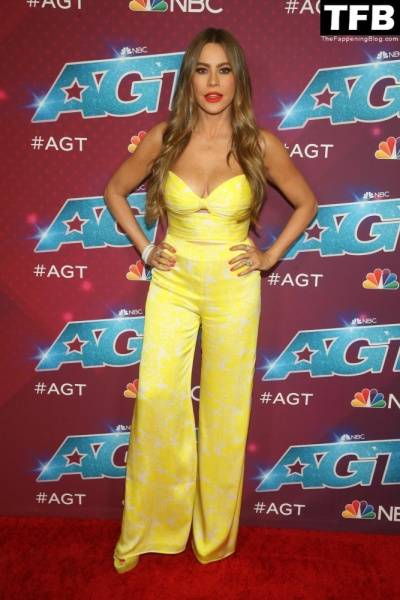 Sofi­a Vergara Flaunts Her Cleavage at the Red Carpet of the 1CAmerica 19s Got Talent 1D Season 17 Live Show on modeladdicts.com