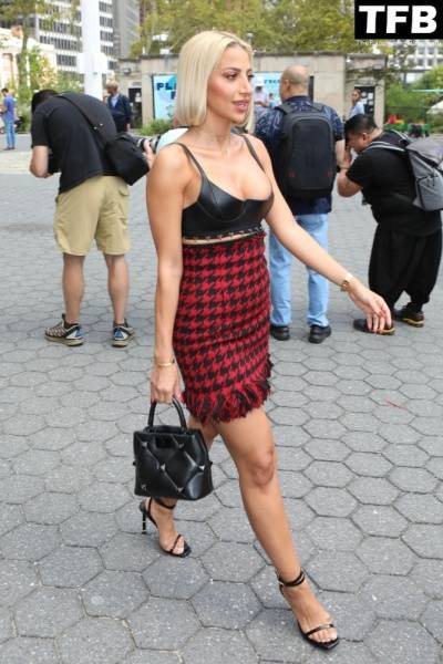 Leggy Model Roz Arrives at the Monse Fashion Show During NYFW on www.modeladdicts.com
