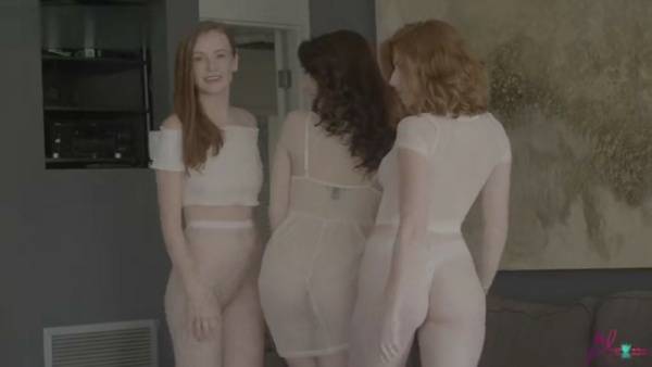 Emily Bloom Nude Lesbian Photoshoot Video Leaked on modeladdicts.com