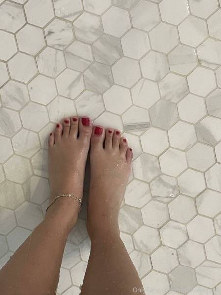 Malu Trevejo Feet Onlyfans Set Leaked on modeladdicts.com