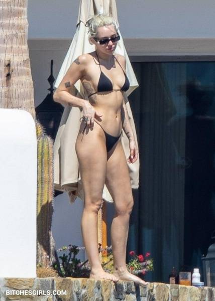 Miley Cyrus Nude Celebrity Tits Photos on www.modeladdicts.com