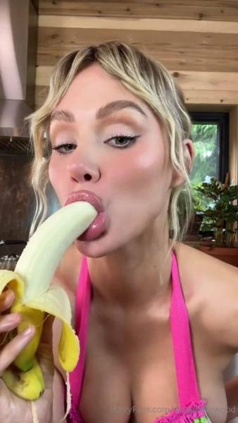 Sara Jean Underwood Banana Blowjob OnlyFans Video Leaked - Usa on www.modeladdicts.com