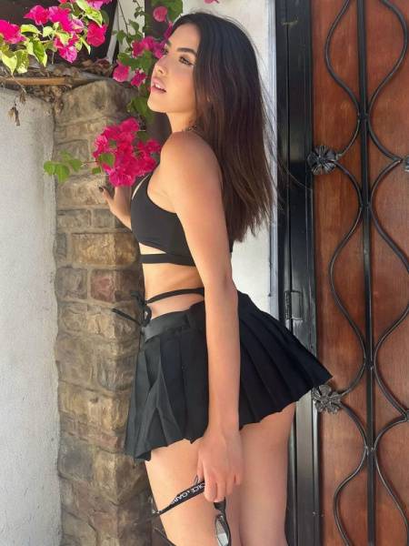 Andrea Botez Sexy Skirt Outfit Set Leaked on modeladdicts.com