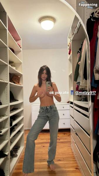 Emily Ratajkowski Topless (1 Selfie Photo) on modeladdicts.com