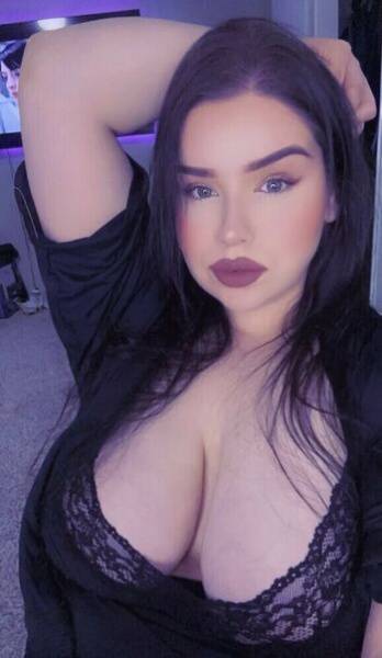 Liiinduh / lillyiinax Leaked Nude OnlyFans on modeladdicts.com