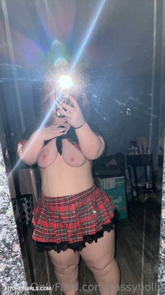 Sassyholly - Holly C Onlyfans Leaked Nude Photo on modeladdicts.com