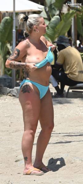 Kerry Katona Flashes Her Nude Boob on the Beach (70 Photos) - Spain on modeladdicts.com
