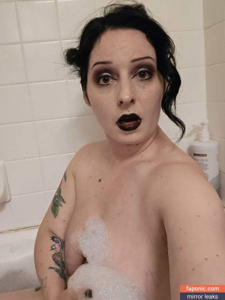 Goth-goddess-thea aka https: aka the_goddess_thea Nude Leaks OnlyFans on modeladdicts.com