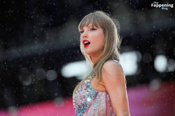 Taylor Swift Performs in Hamburg (41 Photos) on modeladdicts.com