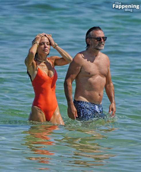 Bethenny Frankel Shows Off Her Sexy Boobs in a Swimsuit on the Beach in Saint Tropez (27 Photos) - Netherlands on modeladdicts.com