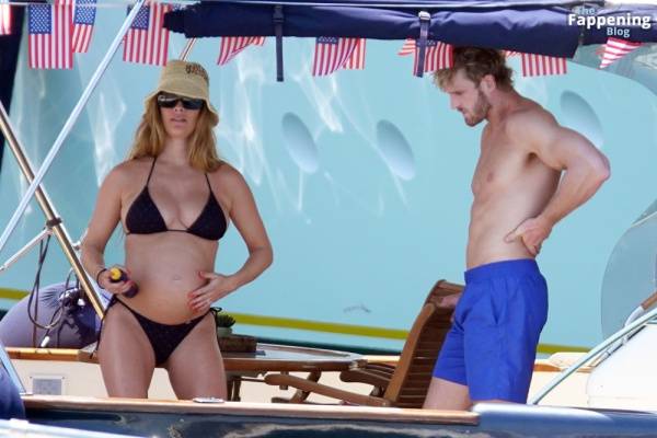 Nina Agdal & Logan Paul Celebrate July the 4th Independence Day in Capri (45 Photos) - Usa - Italy on modeladdicts.com