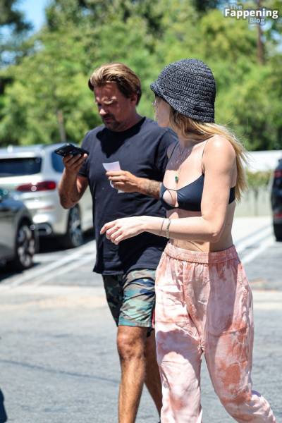 Julia Stambler Steps Out For Smoothies with Sean Stewart in LA (39 Photos) on modeladdicts.com