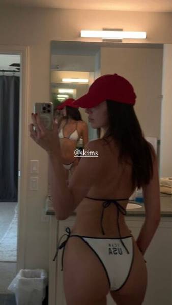 Kendall Jenner / KendallJenner / skylersimpson Leaked Nude OnlyFans on modeladdicts.com